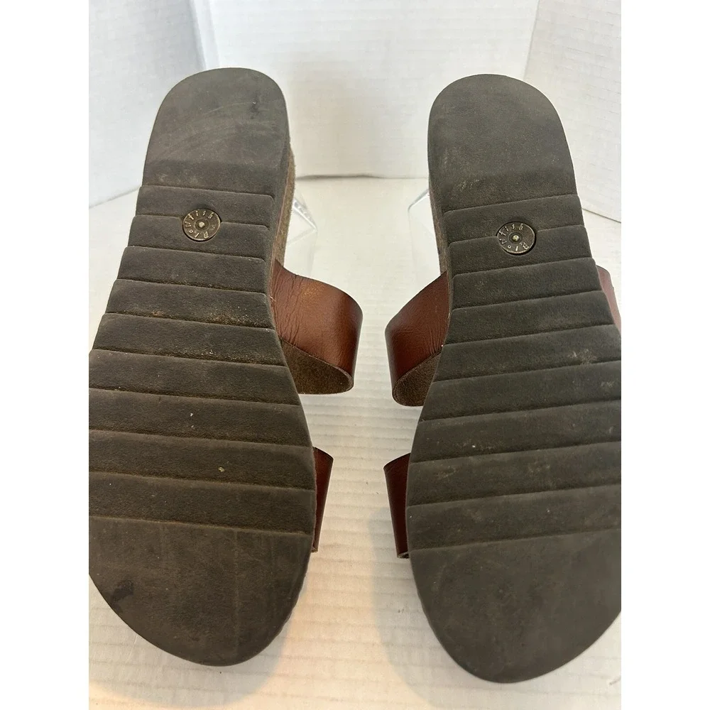 Blowfish Faux Leather Strappy Brown Sandal Flats Size 9.5